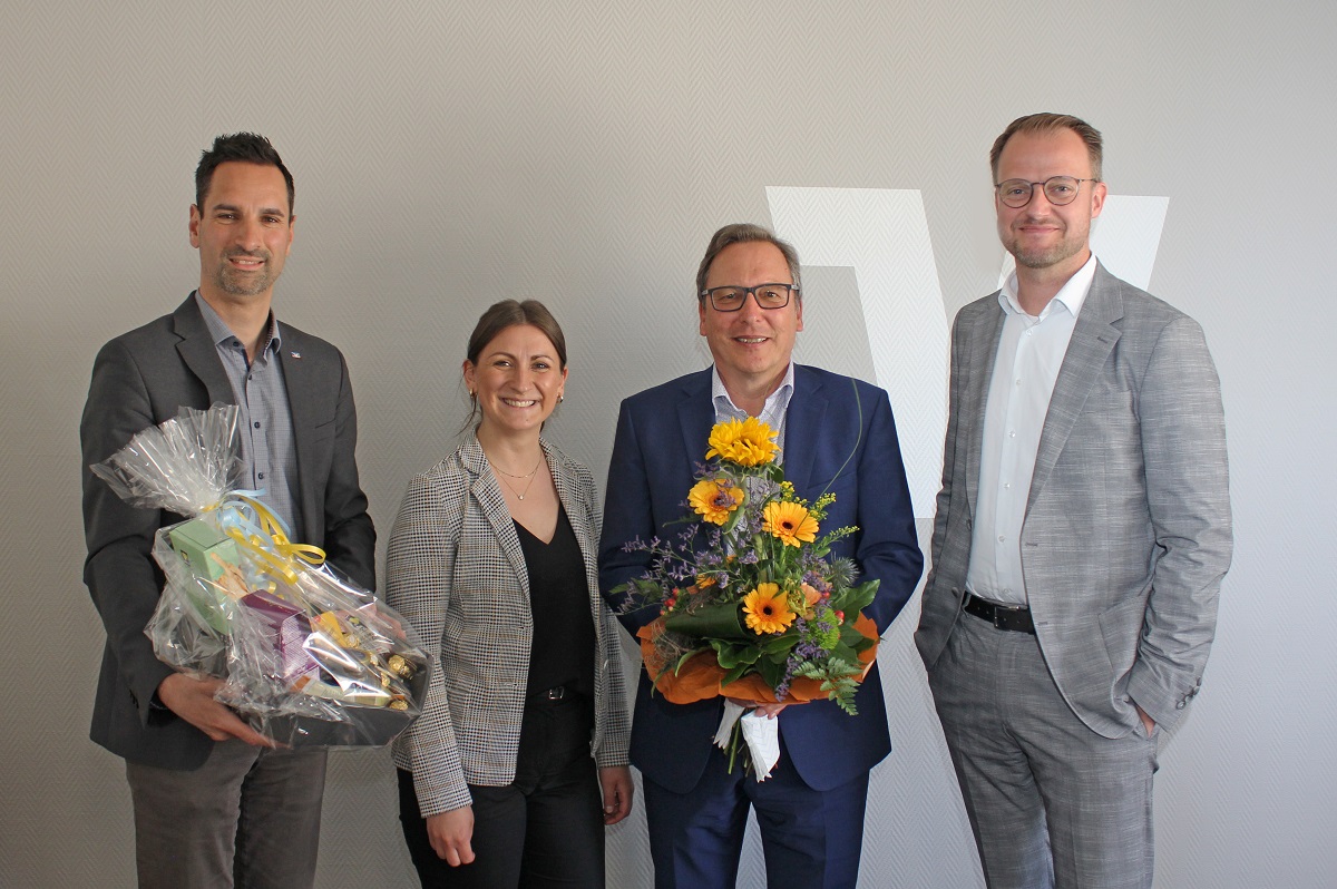 v.l.n.r.: Vorstand Peter Schau, Personalleiterin Jelena Sarcevic, Uwe Heiting und Vorstand Michael Pohlmann v.l.n.r.: Vorstand Peter Schau, Personalleiterin Jelena Sarcevic, Uwe Heiting und Vorstand Michael Pohlmann